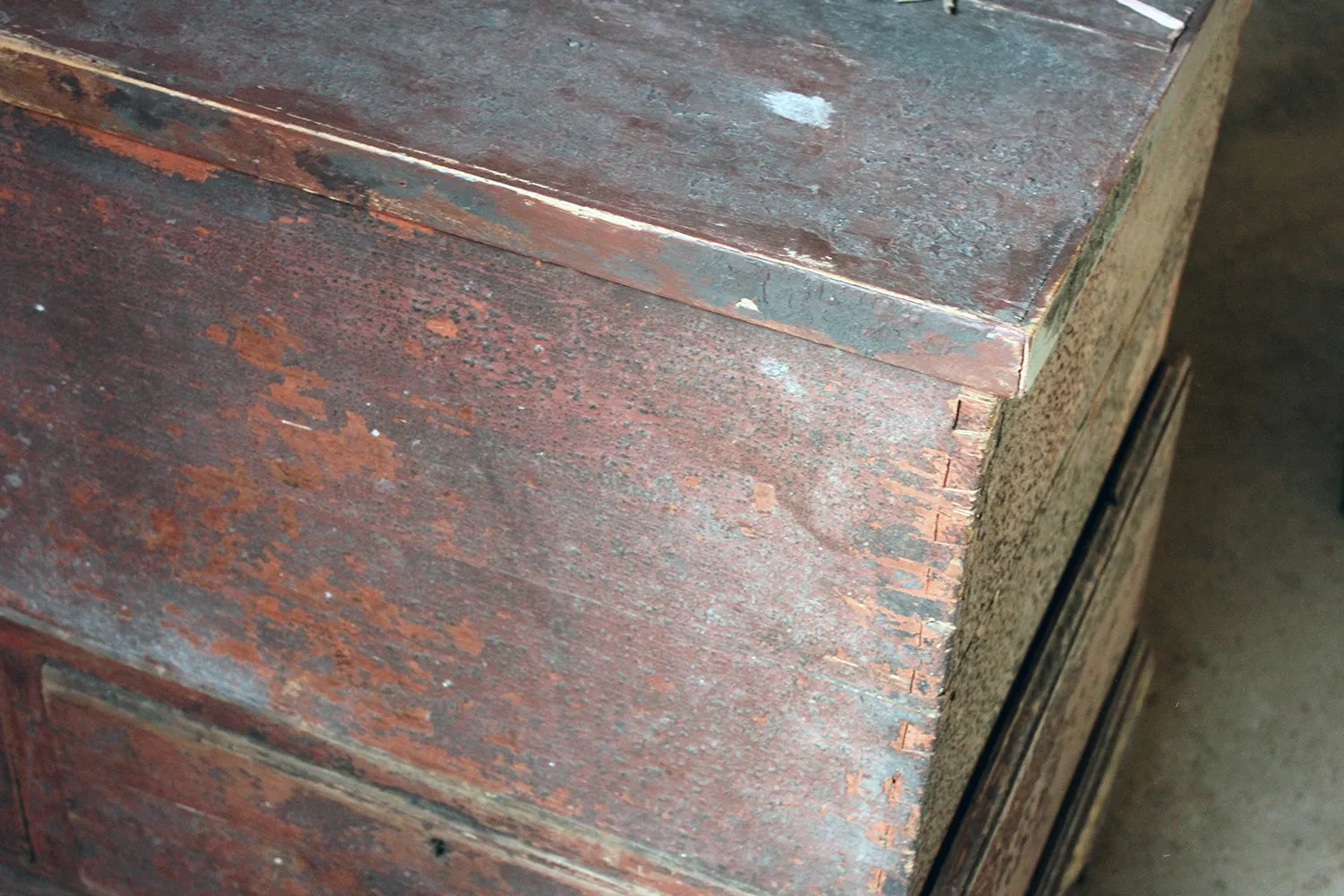 A Gorgeous George III Plum Painted Pine Mule Chest c.1800