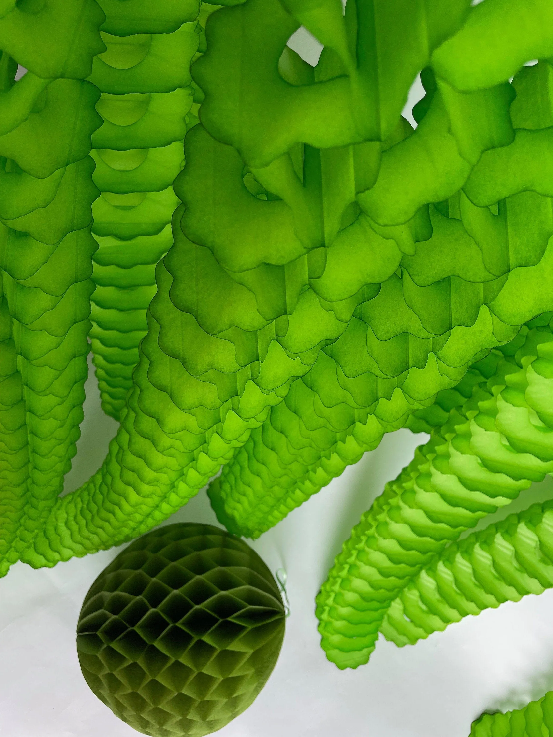 Classic Paper Garland - 360cm - citrus green - set of 3