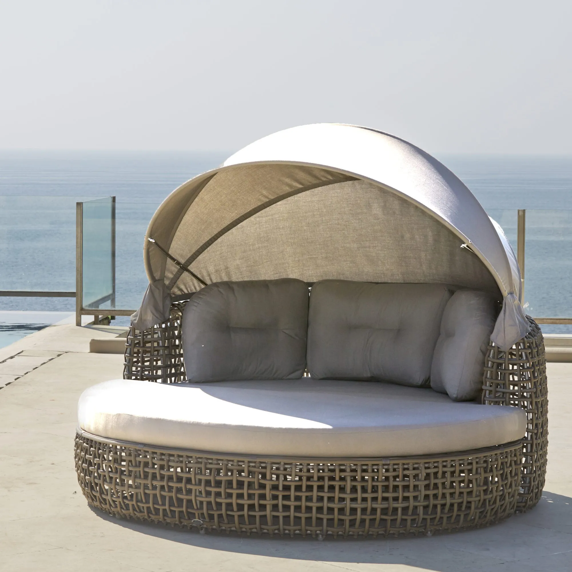Skyline Design Dynasty Daybed