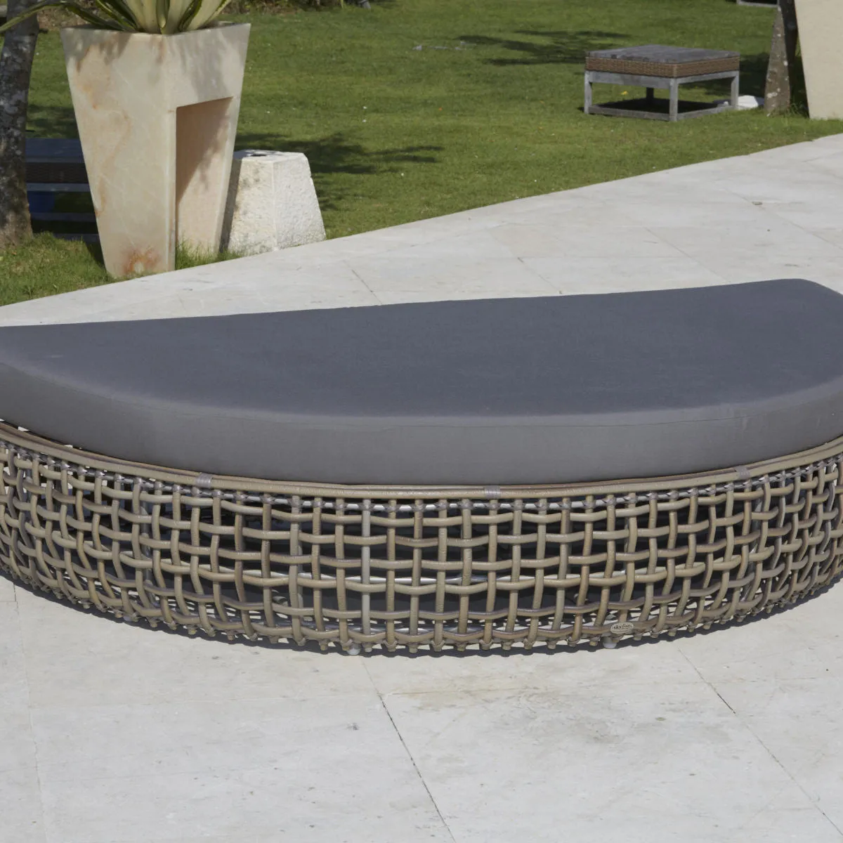 Skyline Design Dynasty Daybed
