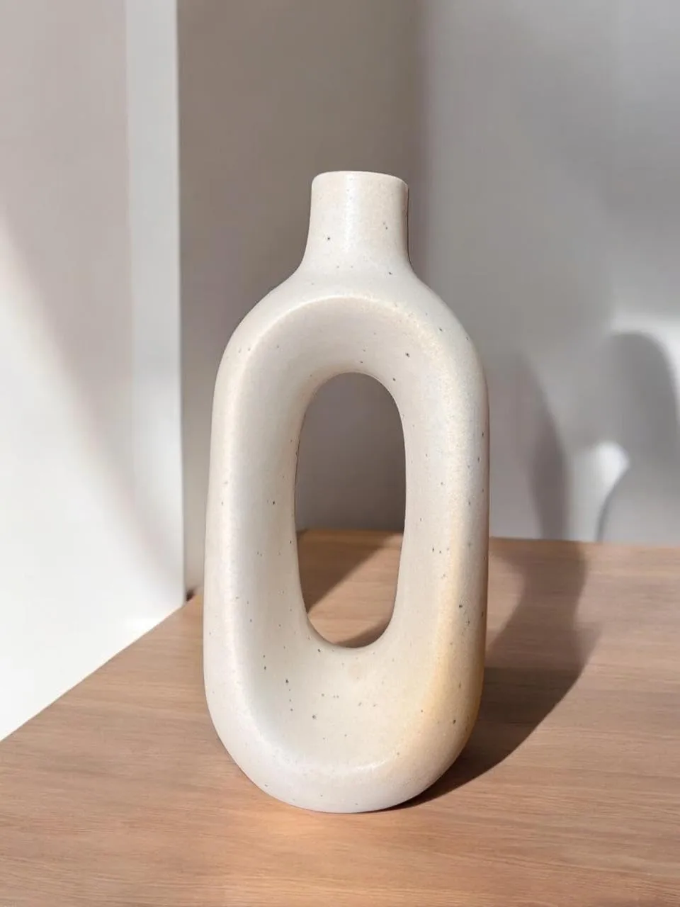 VIBHSA Ceramic Colour VASE for Home,Living Room & Office Decor | Ceramic VASE | Decorative Item | Flower VASE | Show Piece for Home Decor | Decorative Flower VASE (Ceramic, Cream)